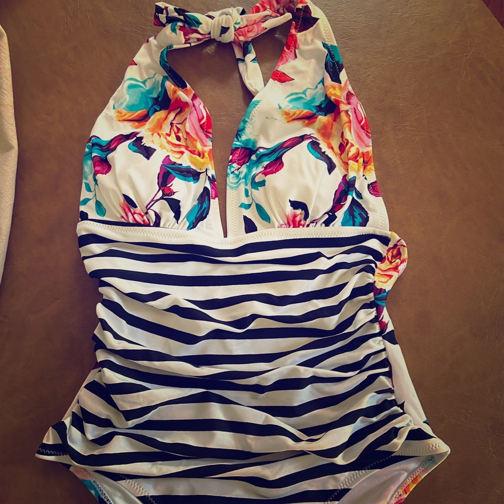 Cupshe Halter Bathing Suit